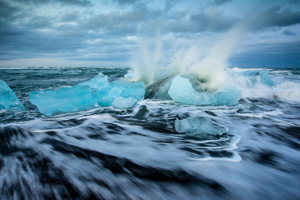 Eisberge am Strand in Island